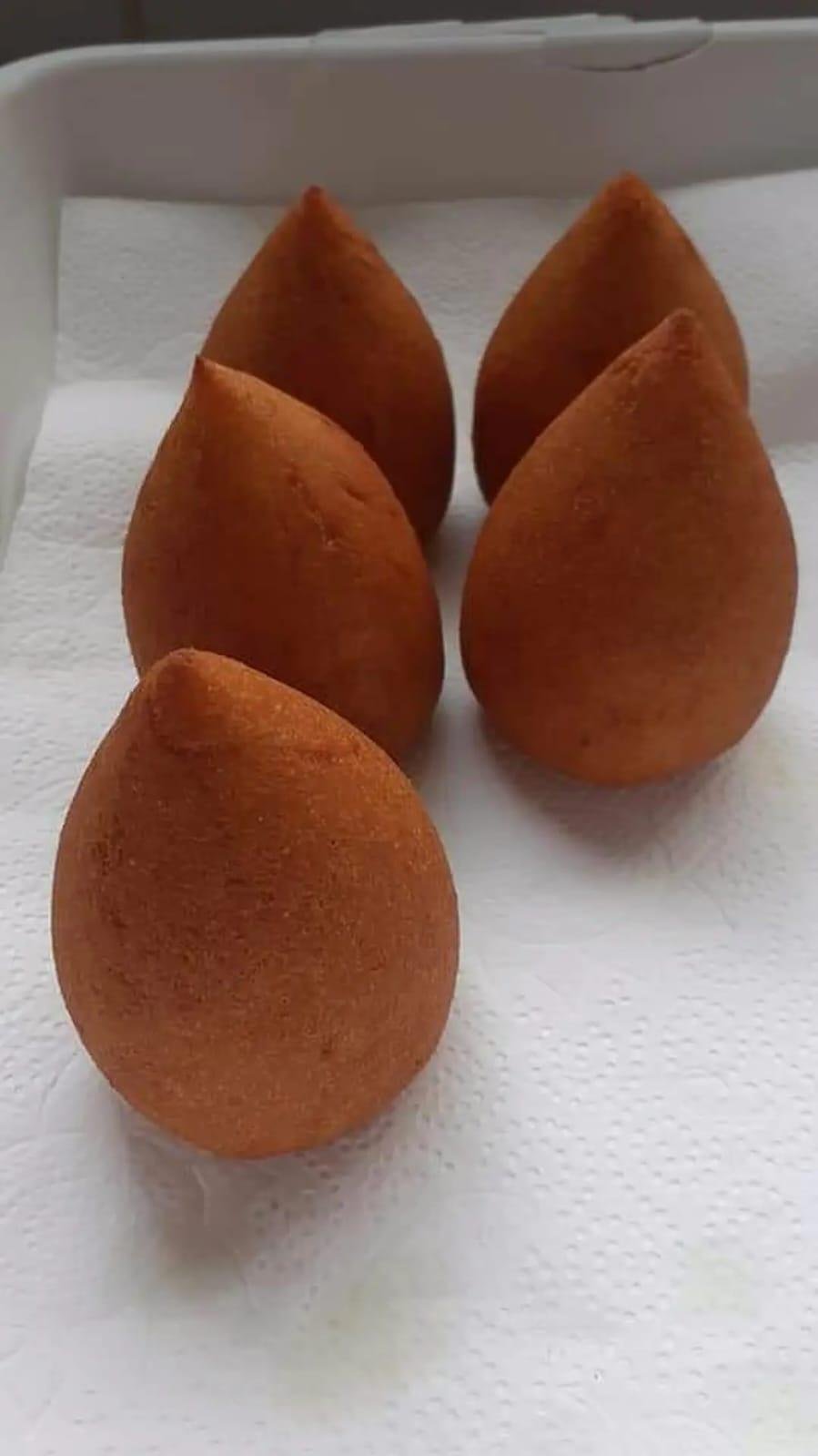 COXINHA DE CARNE C QUEIJO (embalagem c 10 unid)